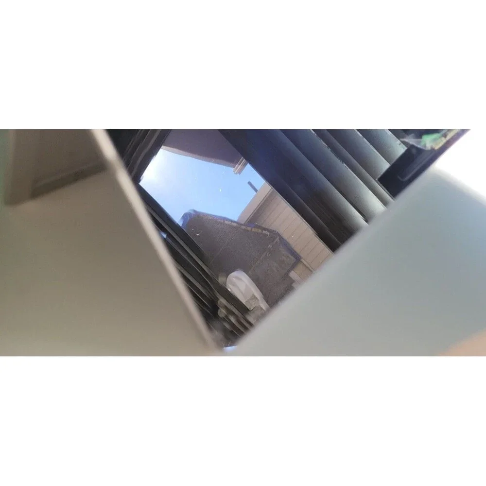 Microsoft Surface Pro 5 128gb (cracked screen on the side), 100% working